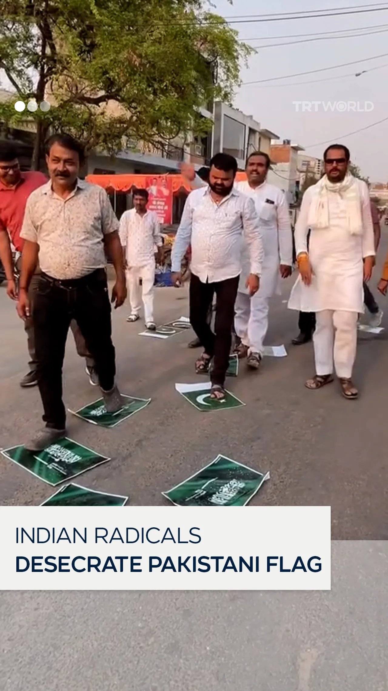 Indian radicals desecrate Pakistani flag